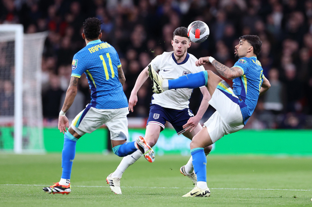 巴西队在国际赛场上展现华丽表现(巴西队在国际赛场上展现华丽表现了什么)