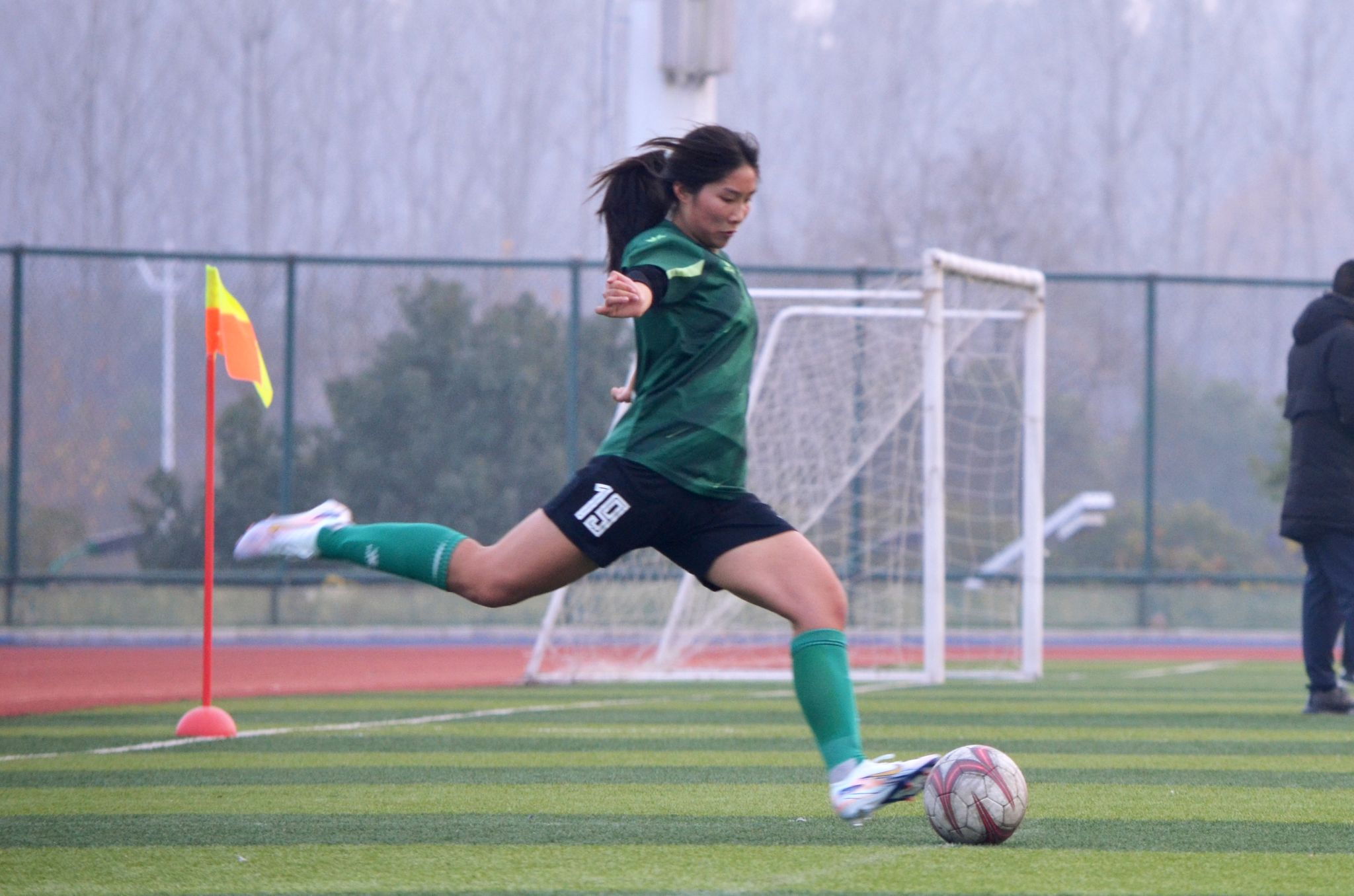 足球赛事中球员的风采和技艺(足球赛事中球员的风采和技艺是什么)