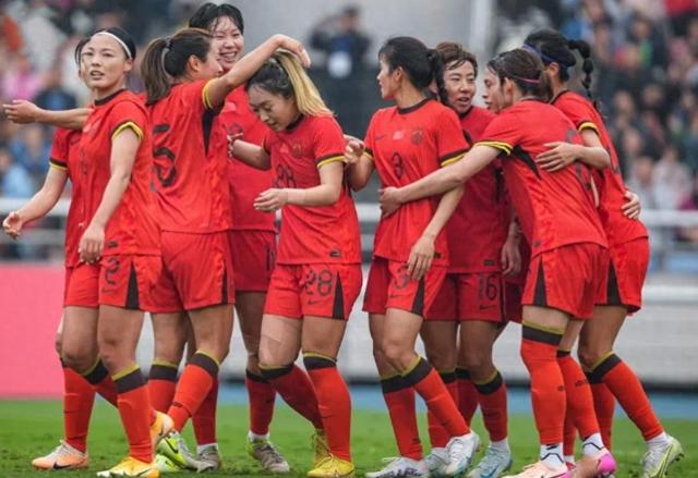 澳客网站-中国女足队员团结协作，取得胜利