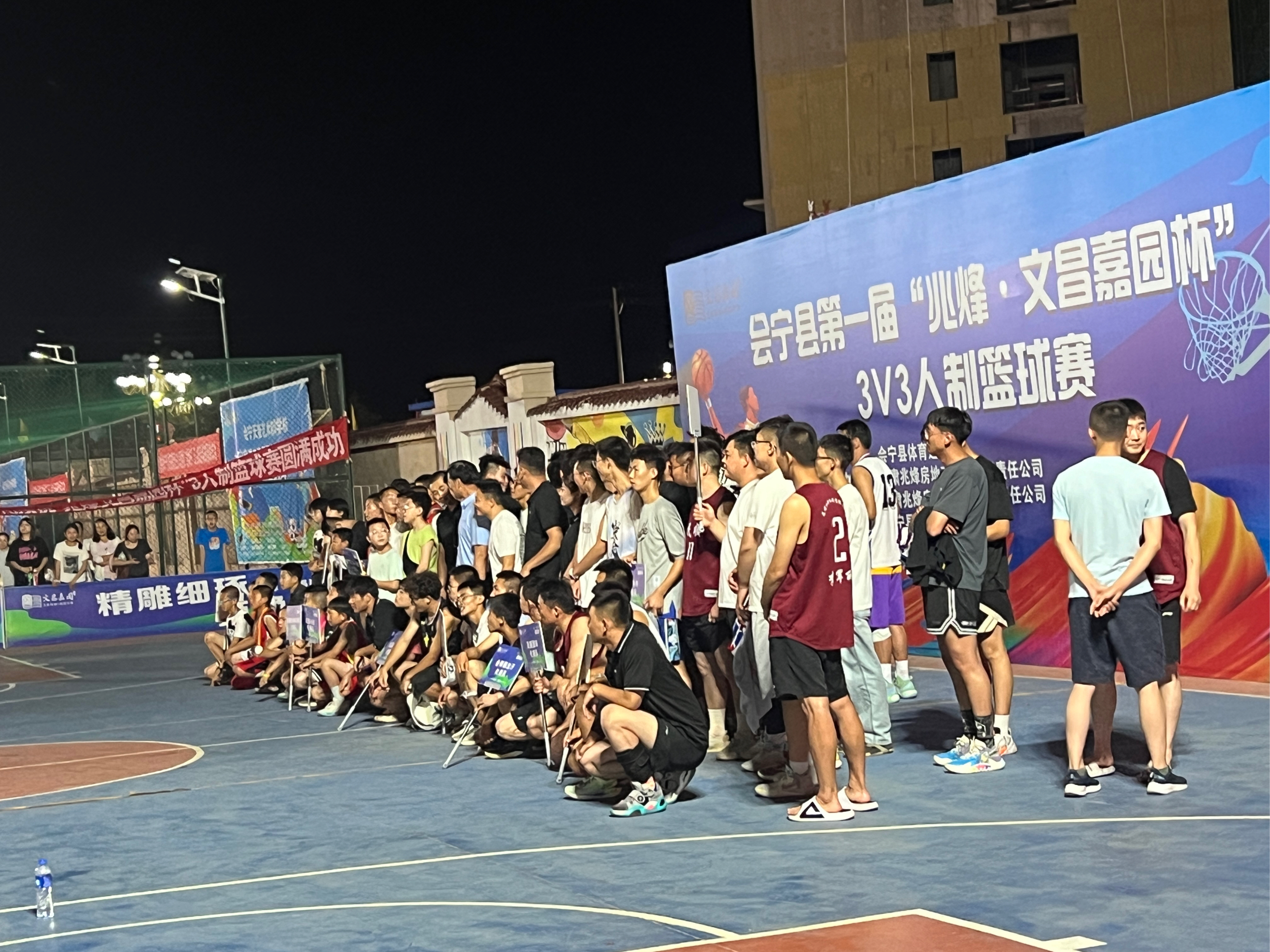 澳客培训-关于球员们在场上展现出色技术，攻防厮杀激烈的信息