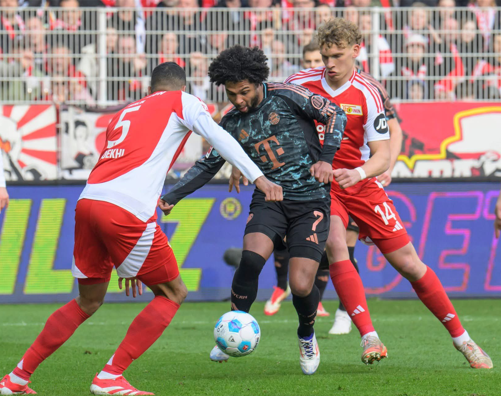 关于拜仁慕尼黑大将受伤,缺席未来几场比赛的信息 关于拜仁慕尼黑大将受伤,缺席未来几场比赛的信息