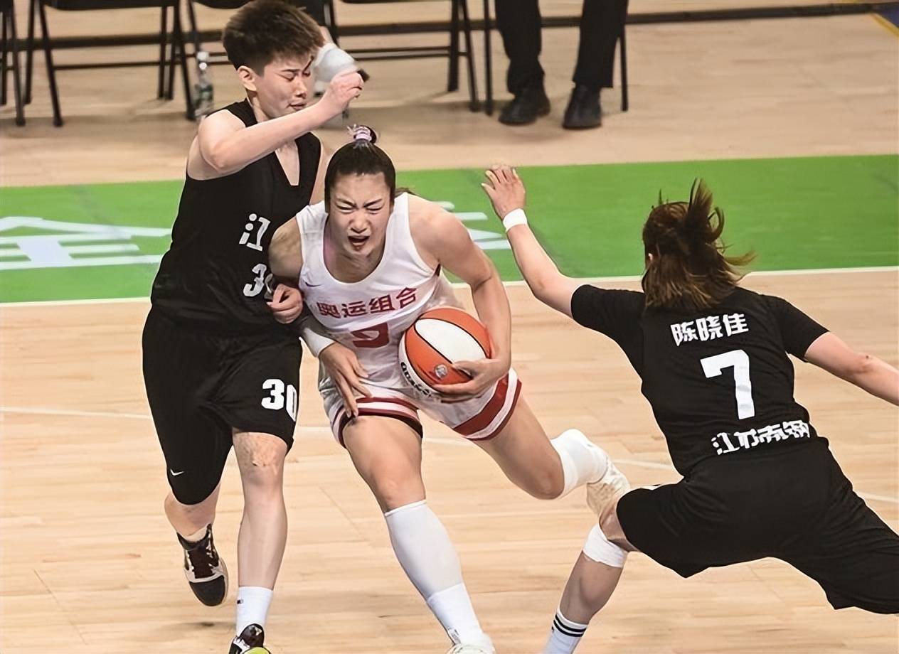 江苏女篮遭遇困境，调整需及时