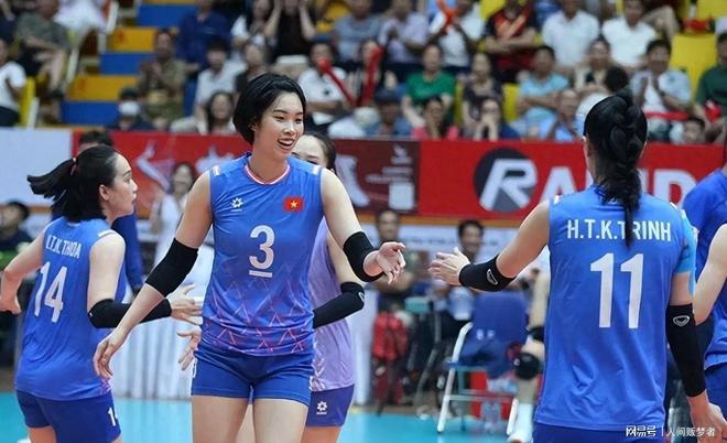 包含萨索洛主场不敌对手，遭遇连败露出短板的词条