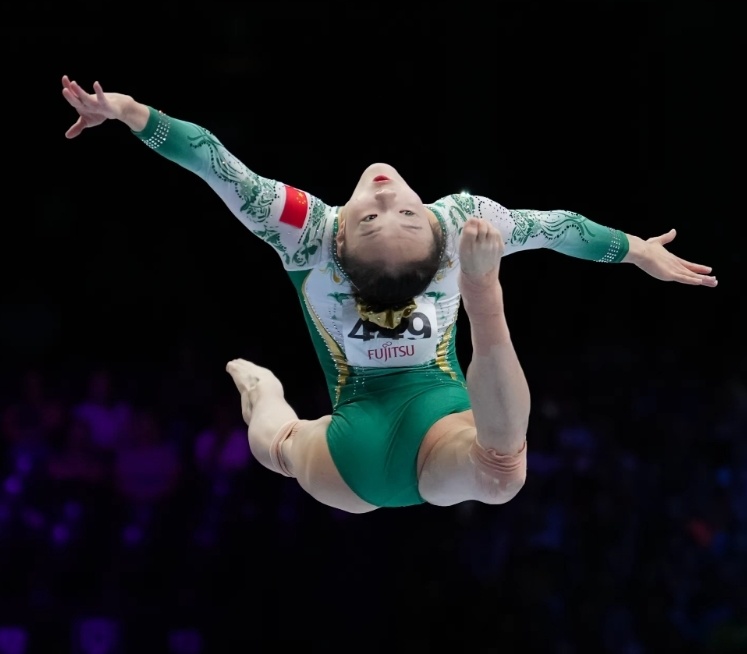 体操女将夺银,高难度动作惊艳全场的简单介绍 体操女将夺银,高难度动作惊艳全场的简单介绍