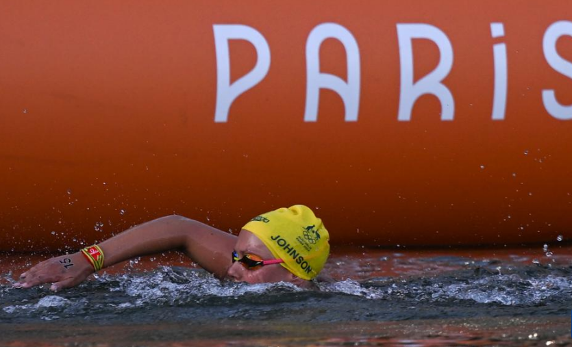 英国选手在游泳比赛中夺得冠军 英国选手在游泳比赛中夺得冠军