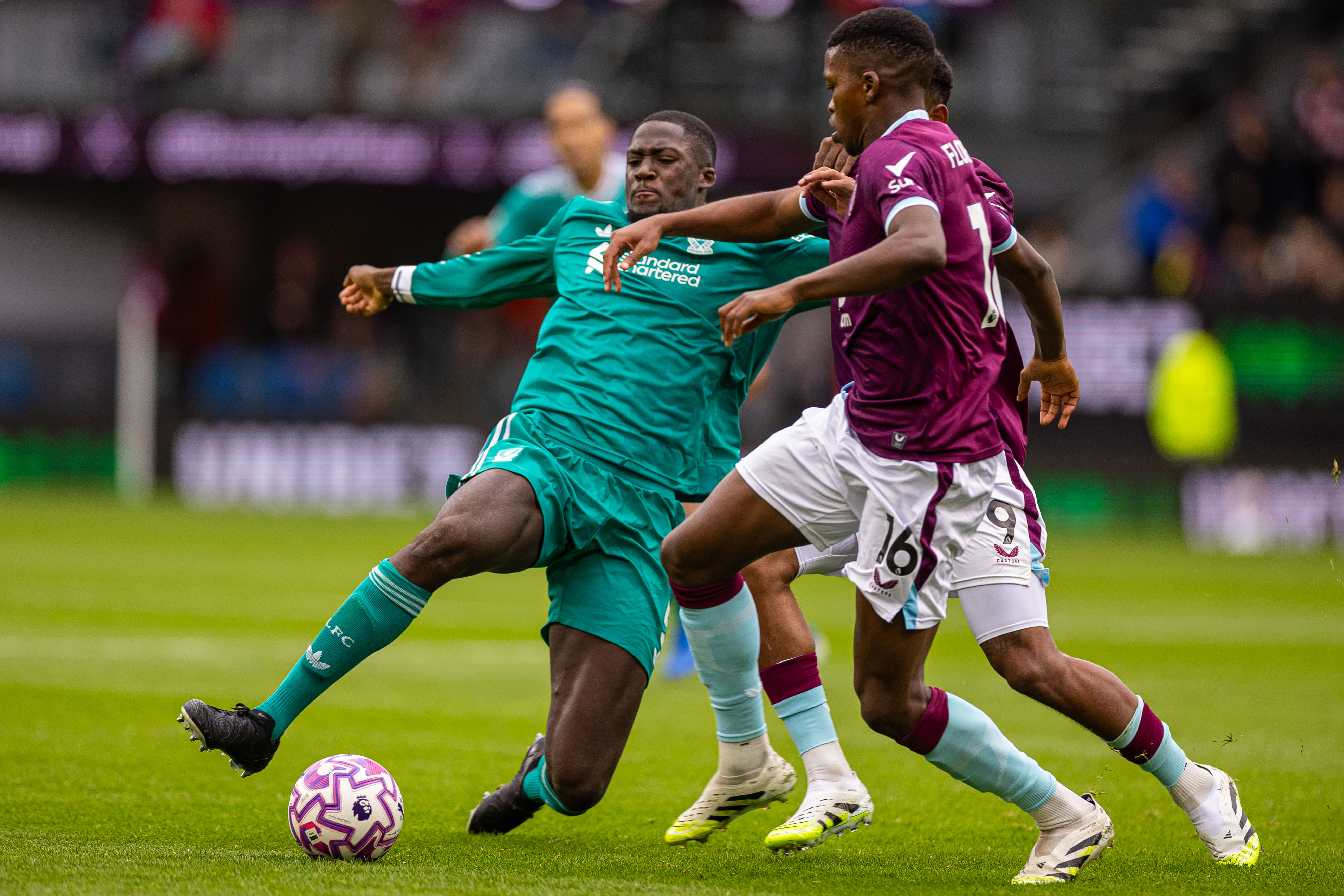 澳客视频-伯恩利主场告负，遭遇利物浦的猛烈进攻的简单介绍